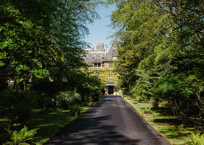 Chateau Jeanne & The Forest - Chateau De Montvillargenne